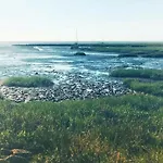 아파트 De Tuunkrueper Mit Deichblick Nordseeluft Von Der Terrasse Aus *