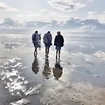 아파트 De Tuunkrueper Mit Deichblick Nordseeluft Von Der Terrasse Aus Wurster Nordseekuste