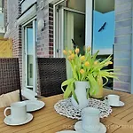아파트 De Tuunkrueper Mit Deichblick Nordseeluft Von Der Terrasse Aus
