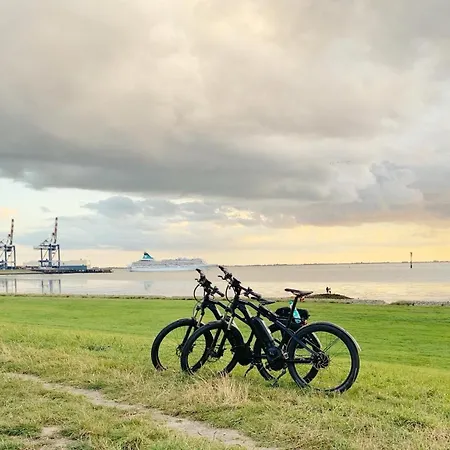 De Tuunkrueper Mit Deichblick Nordseeluft Von Der Terrasse Aus