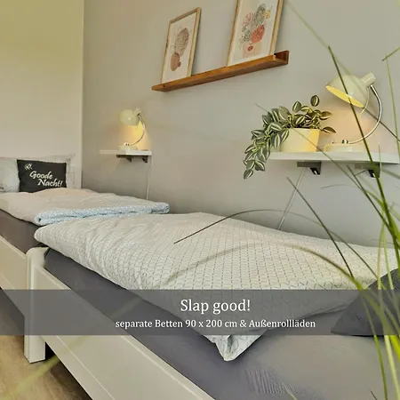 De Tuunkrueper Mit Deichblick Nordseeluft Von Der Terrasse Aus Apartment Wurster Nordseekuste