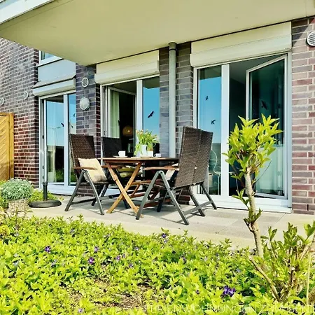 De Tuunkrueper Mit Deichblick Nordseeluft Von Der Terrasse Aus Wurster Nordseekuste